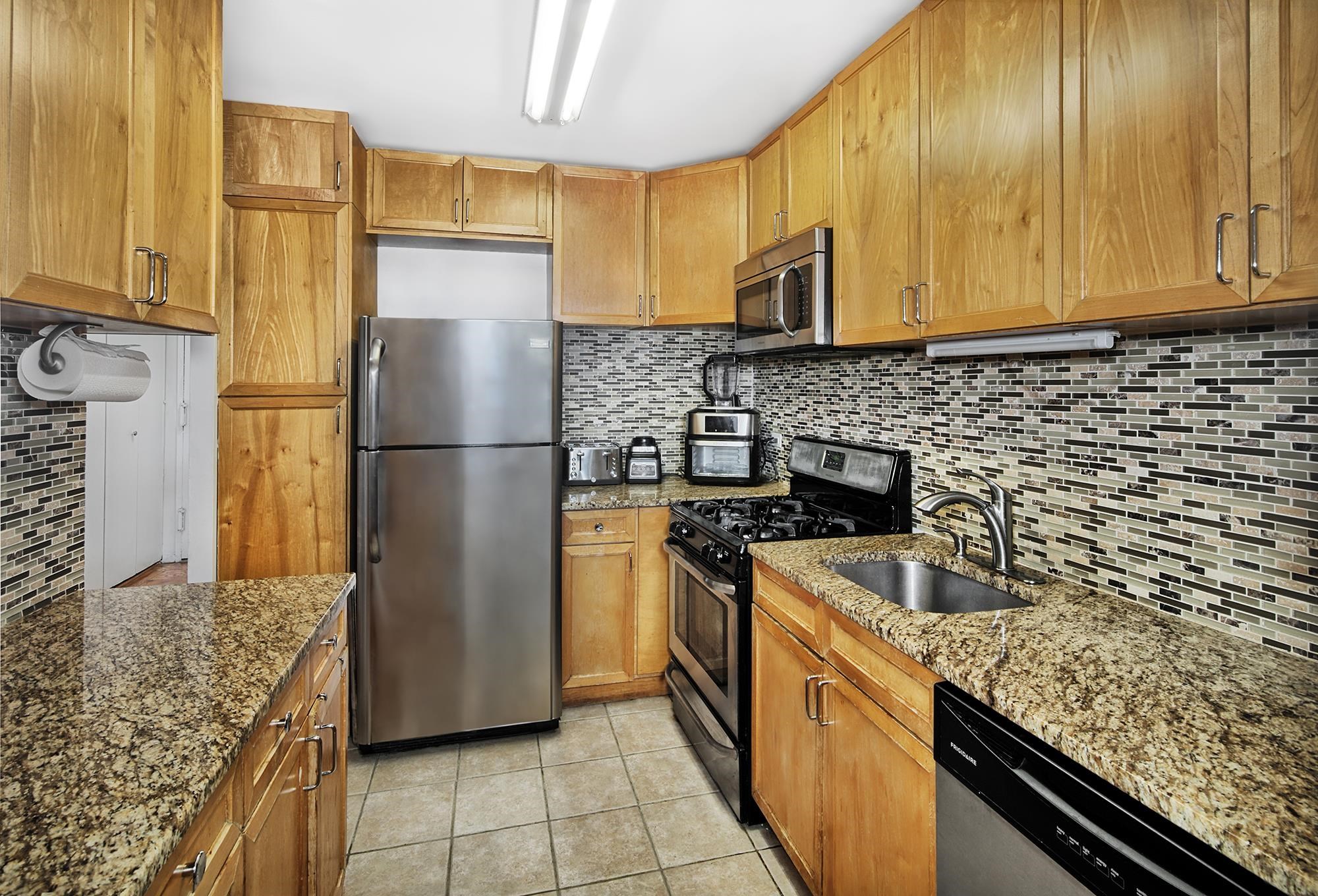 7000 Blvd East #28H, Guttenberg, New Jersey image 2