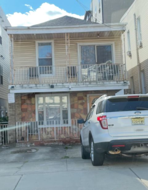 209 71ST ST Guttenberg NJ 07093