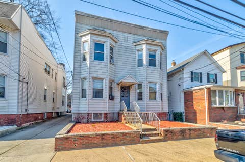 Homes For Rent - 86 West 27th St #4<br/> Bayonne, NJ 07002