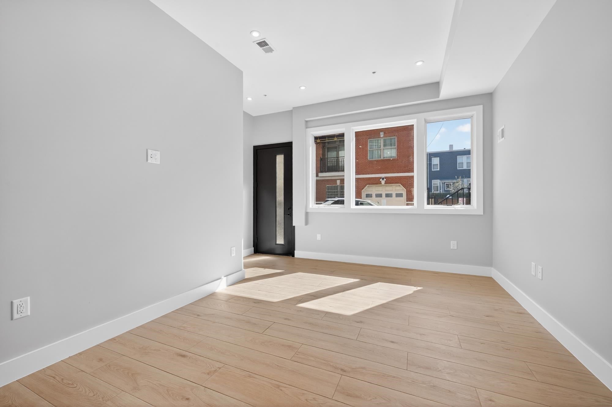 126 DE KALB AVE 1A