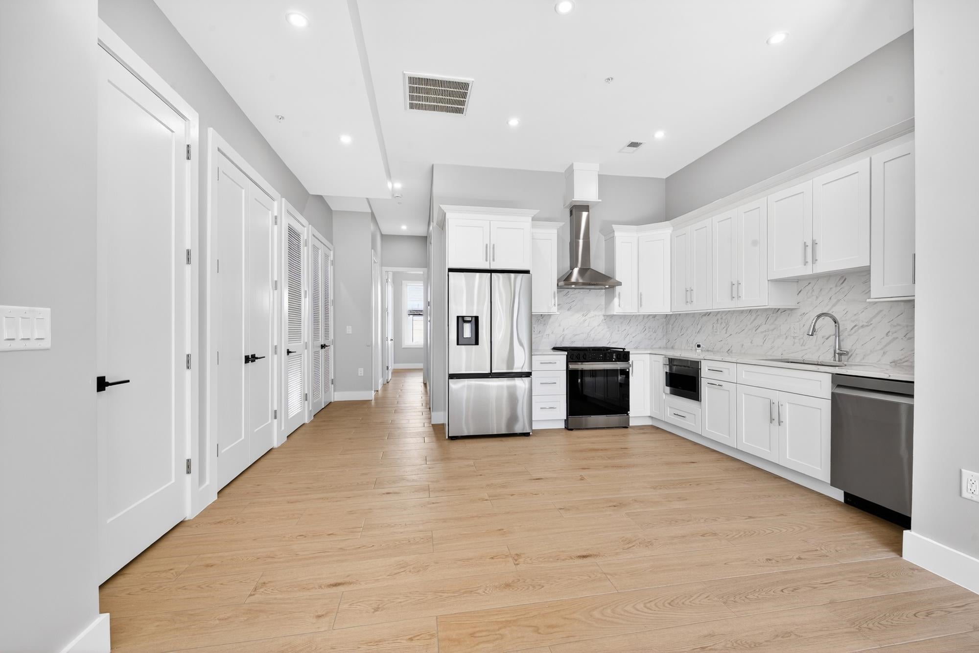 126 DE KALB AVE 1A