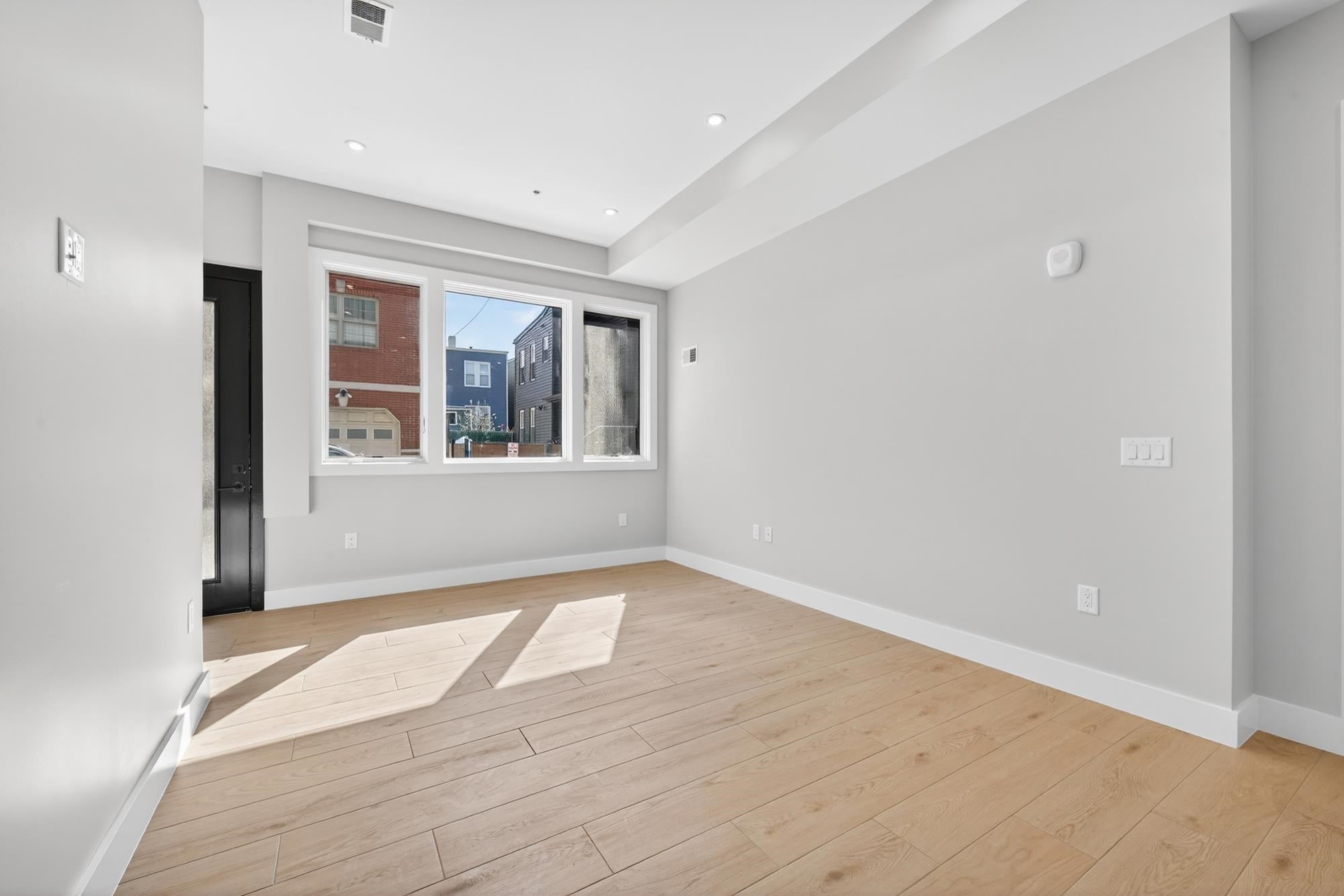 126 DE KALB AVE 1A