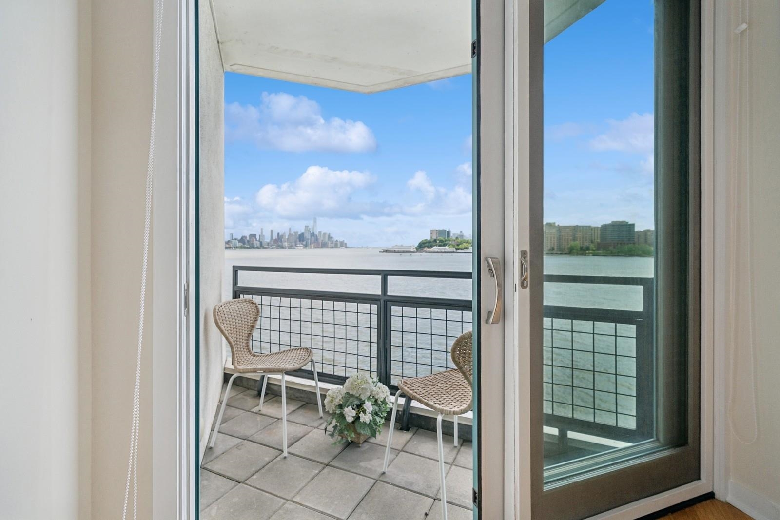 600 Harbor Blvd #866, Weehawken, New Jersey image 5