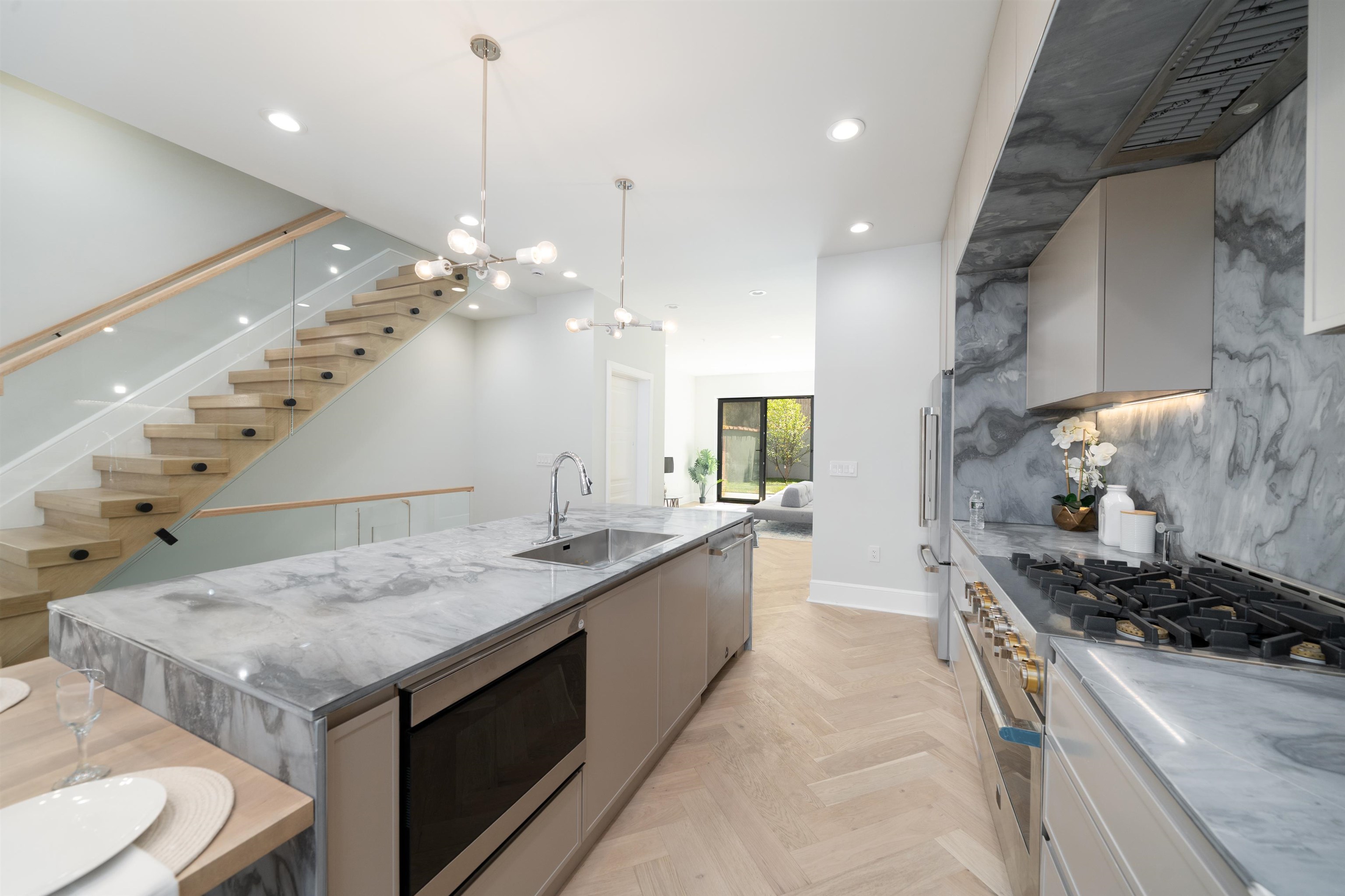 123 BLOOMFIELD ST