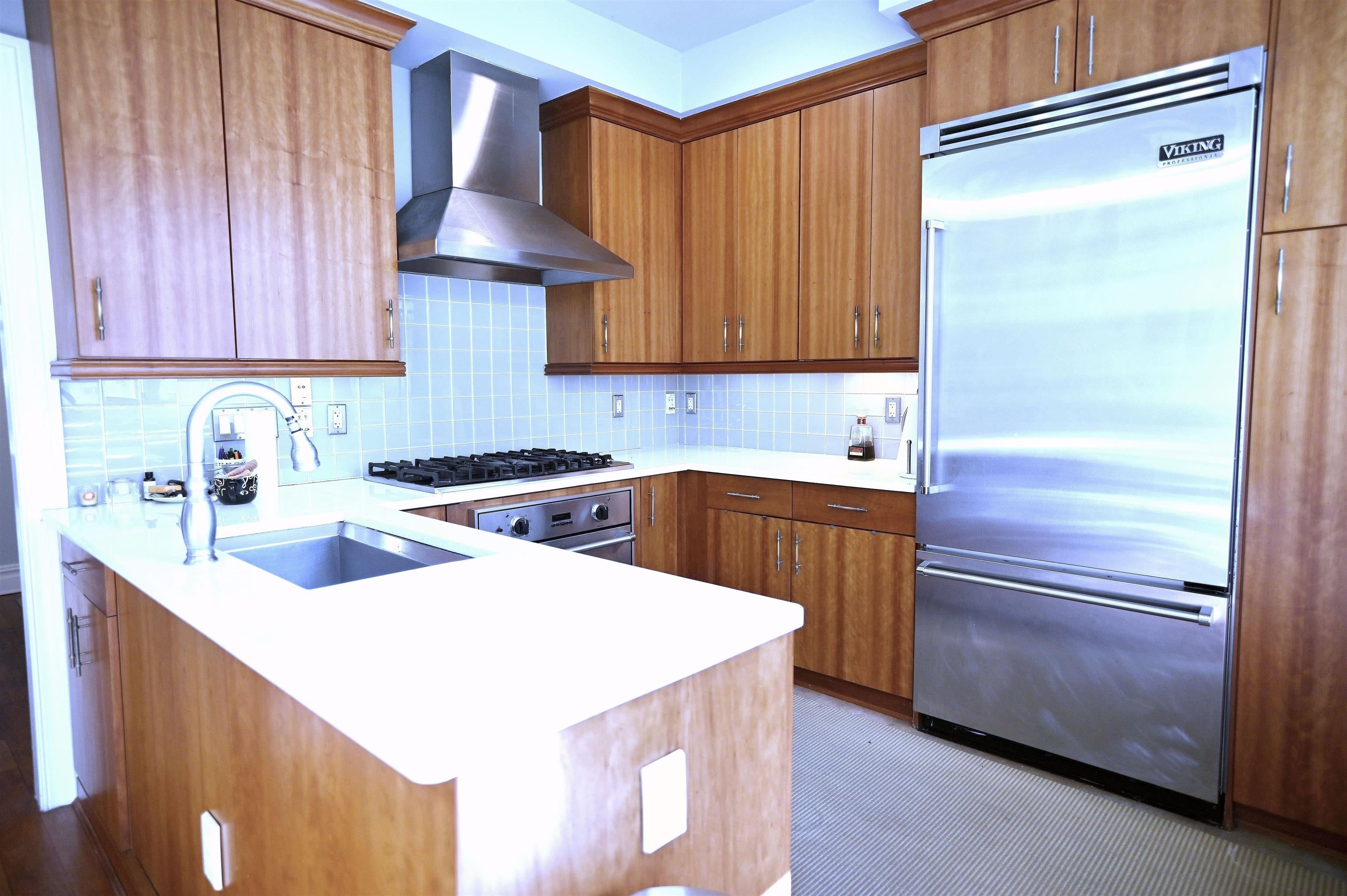 4 HENLEY PL 4