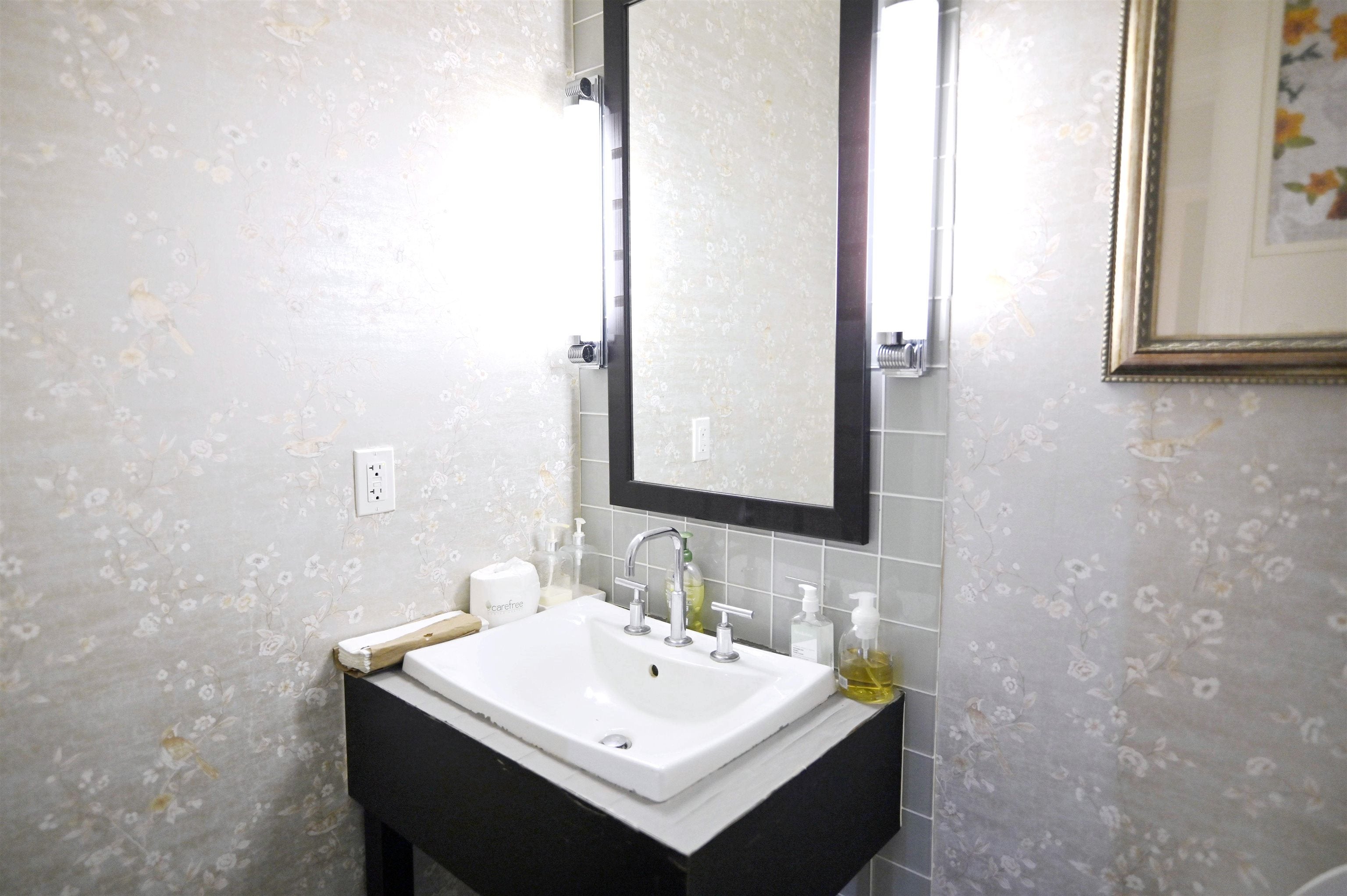 4 HENLEY PL 4