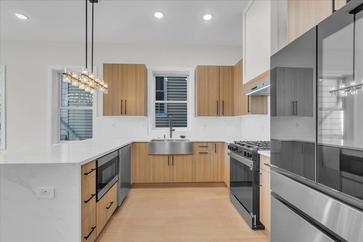 206 CLENDENNY AVE 2
