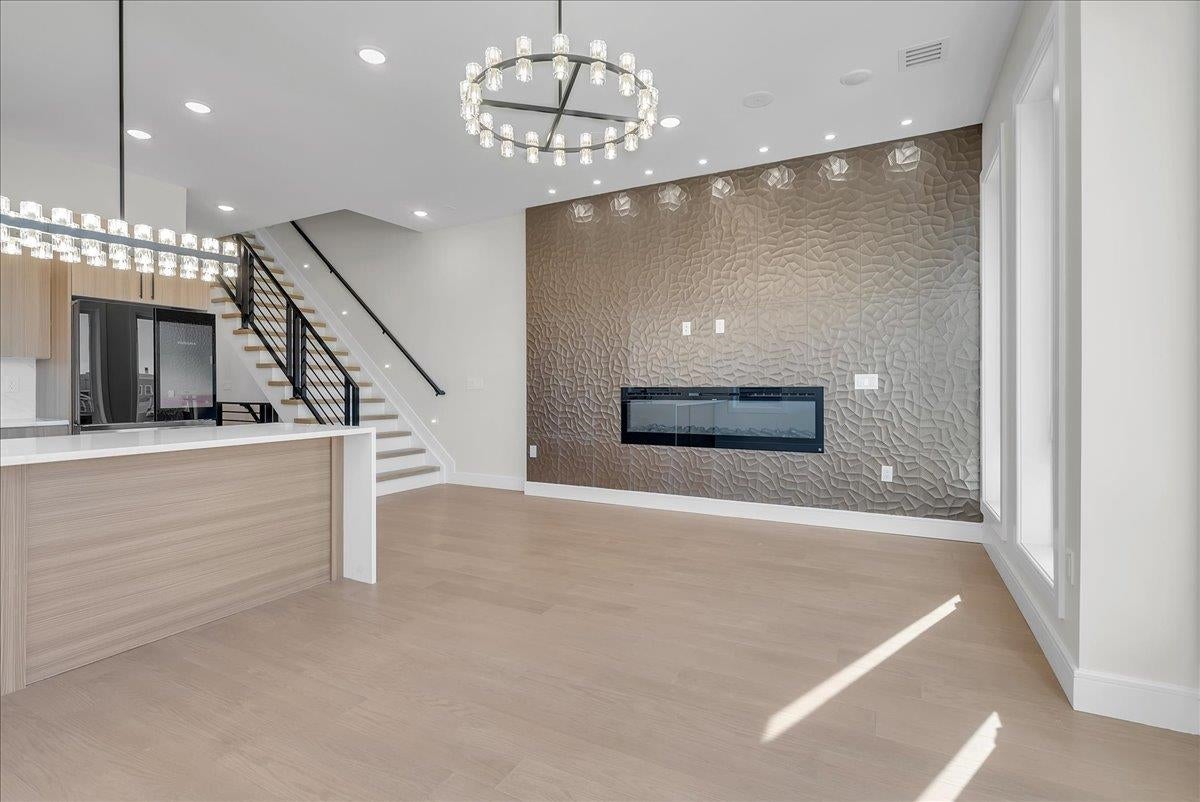 206 CLENDENNY AVE 2