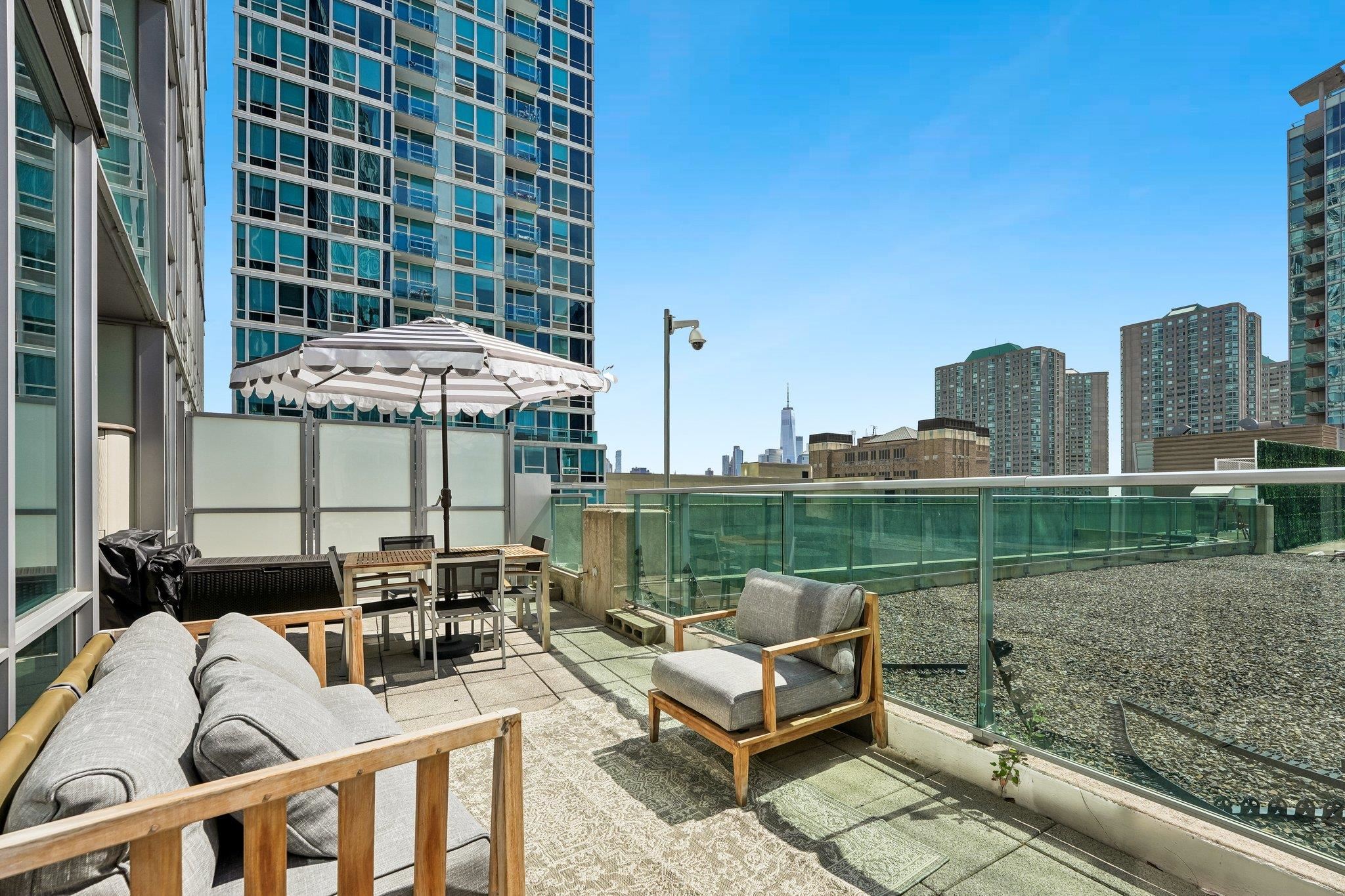 1 SHORE LANE 909