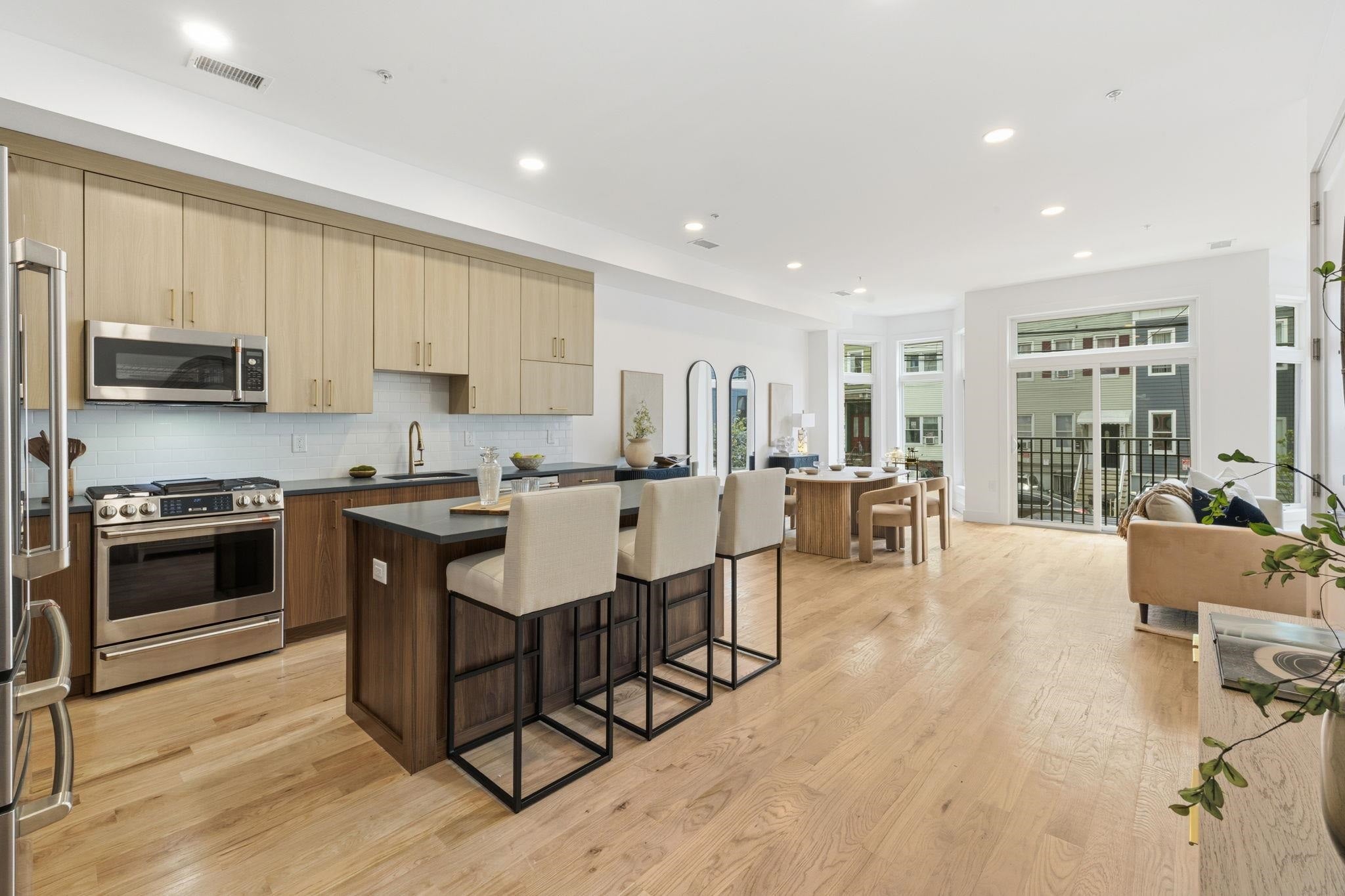 271 WEBSTER AVE 4