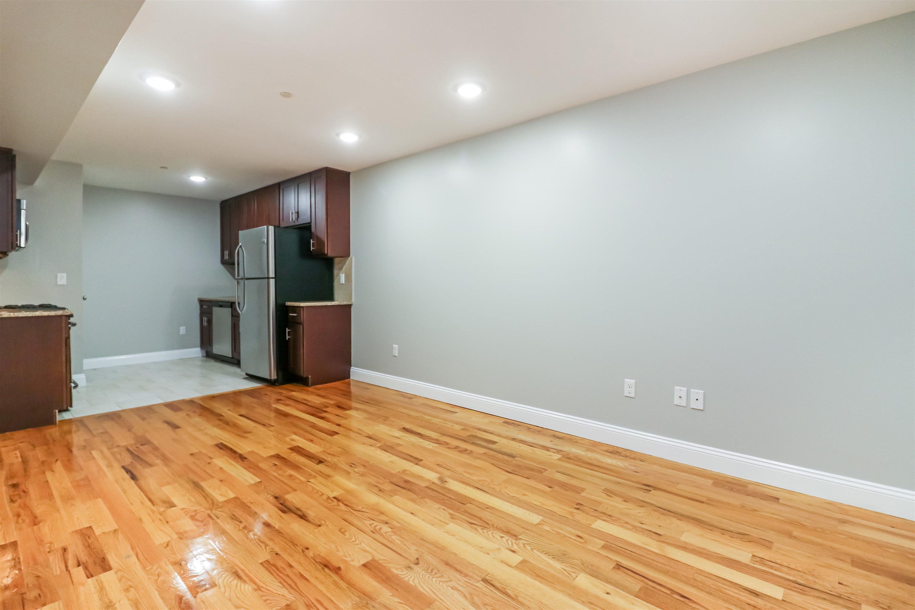 381 COMMUNIPAW AVE 401