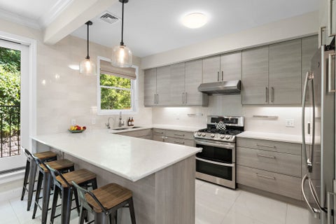Townhouse For Sale - 55 West 19th St<br/> Weehawken, NJ 07086