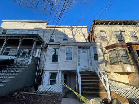 Homes For Rent - 40 Lincoln St #2<br/> Jersey City, NJ 07307
