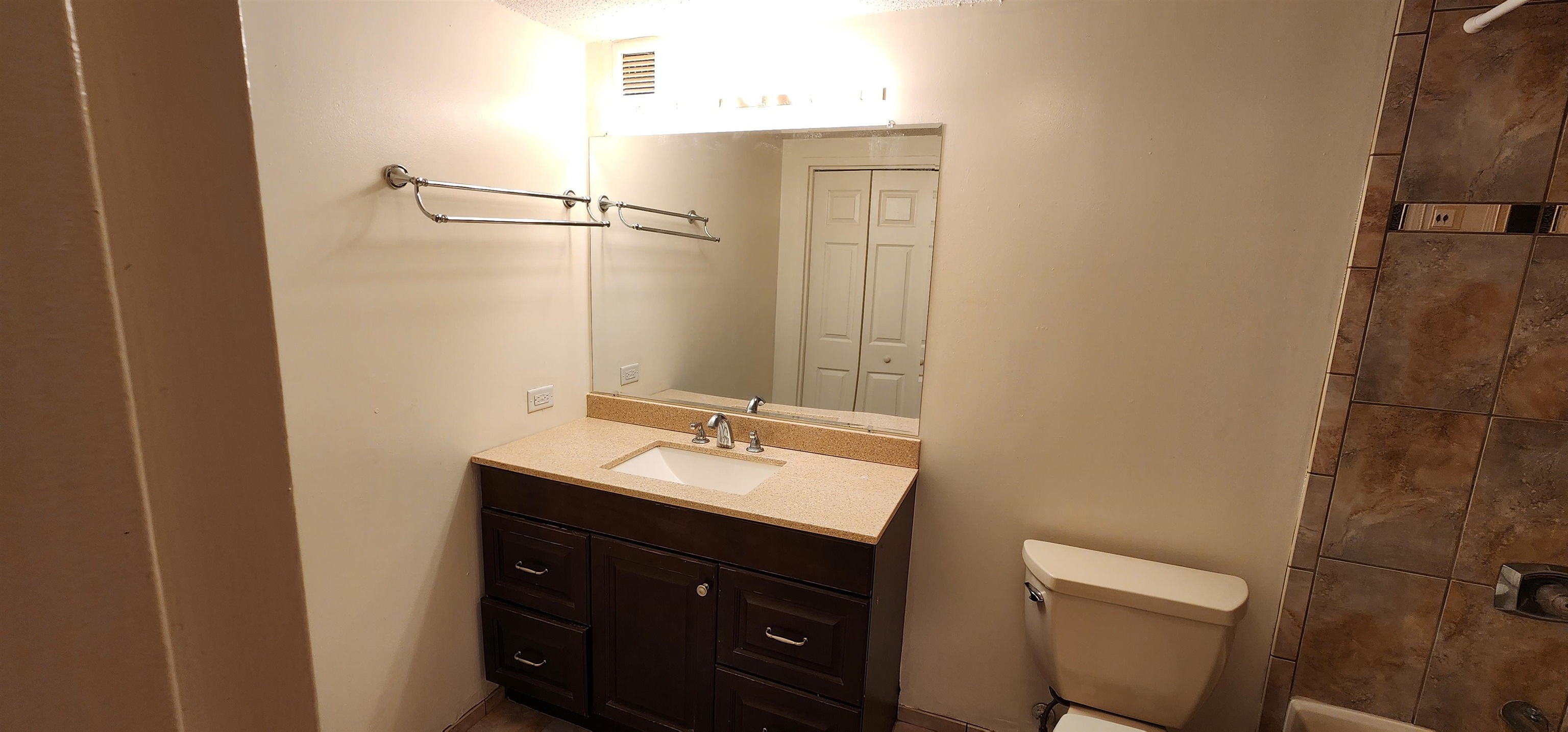 Harmon Cove Tower #336, Secaucus, New Jersey image 6