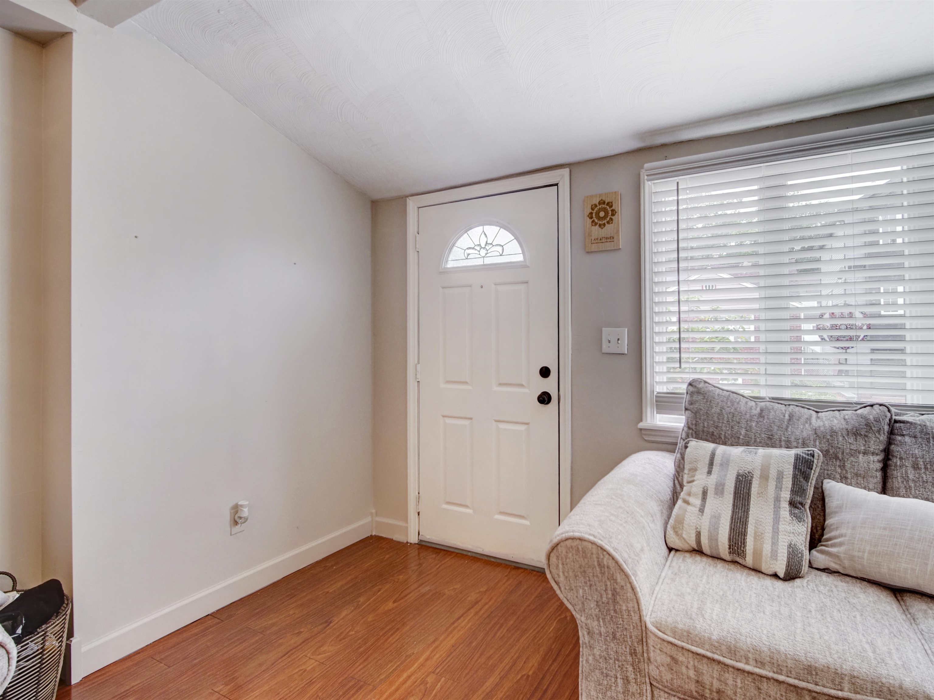 1507 HIAWATHA AVE