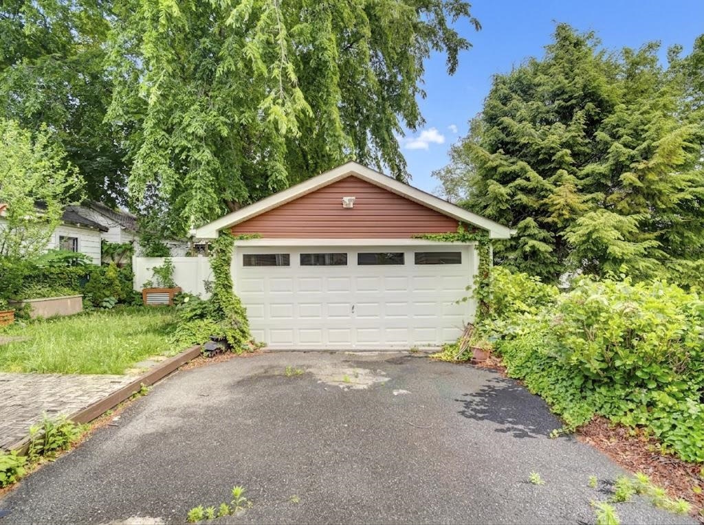 1507 HIAWATHA AVE