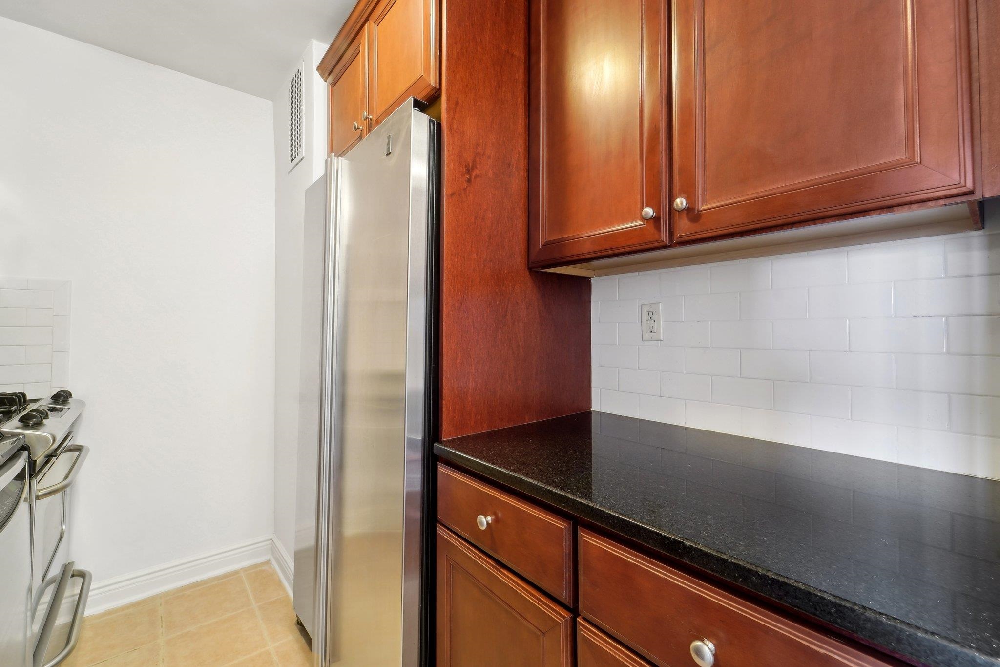 500 Central Ave #1715, Union City, New Jersey image 3