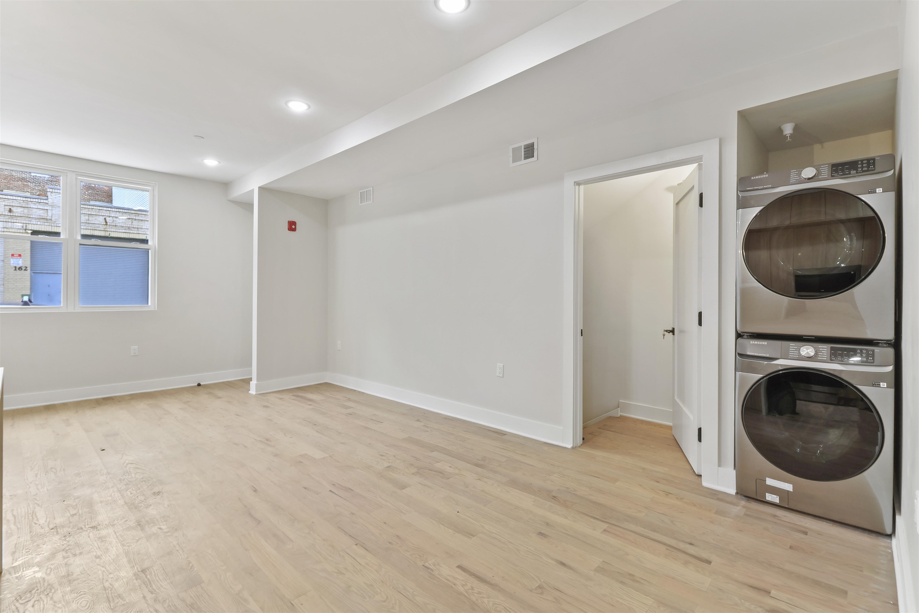 161 NEW YORK AVE 1