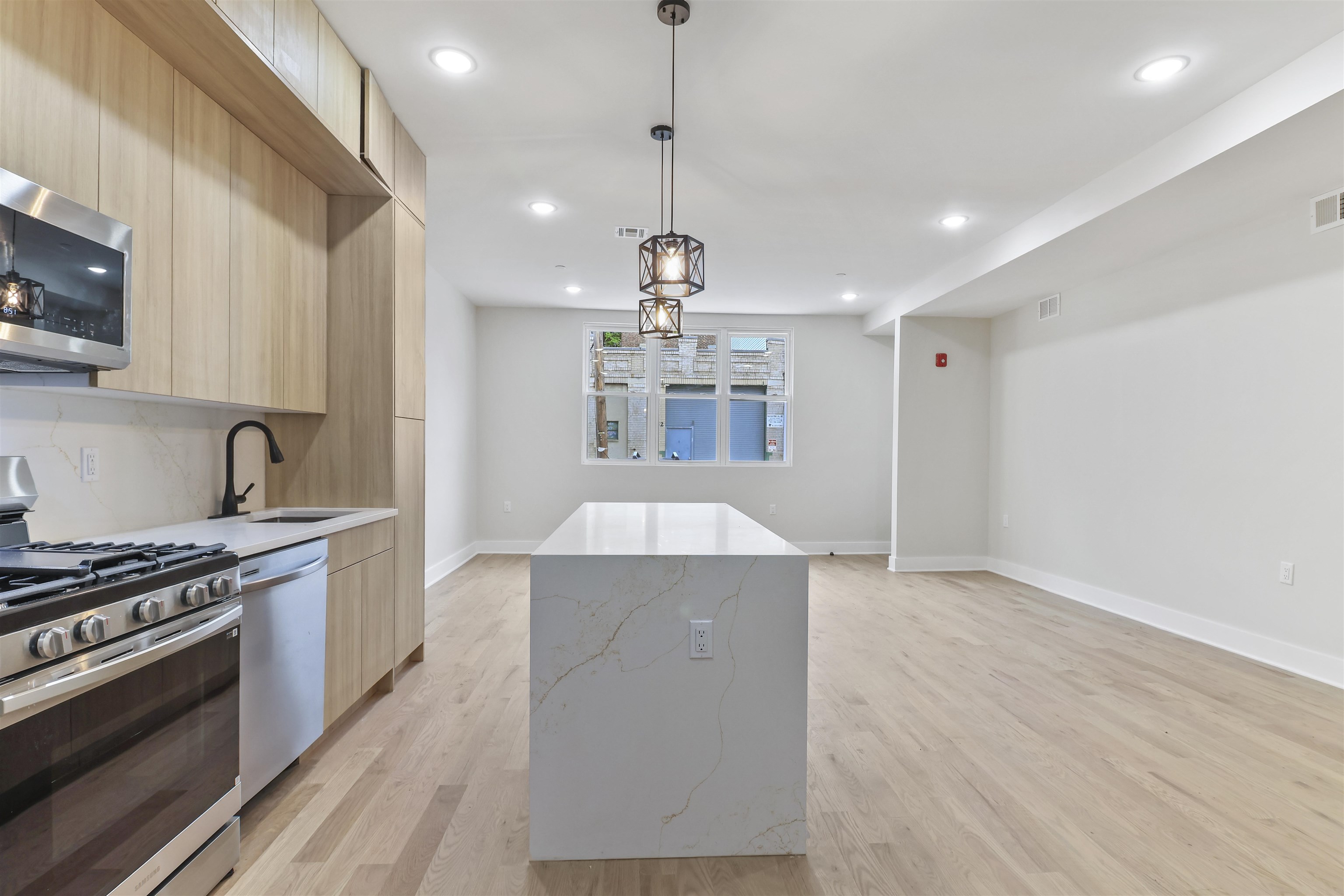 161 NEW YORK AVE 1