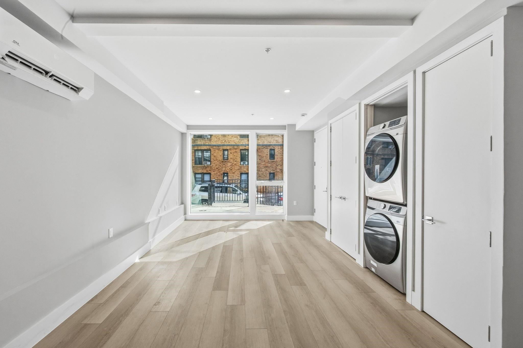 77 VAN REYPEN ST 1