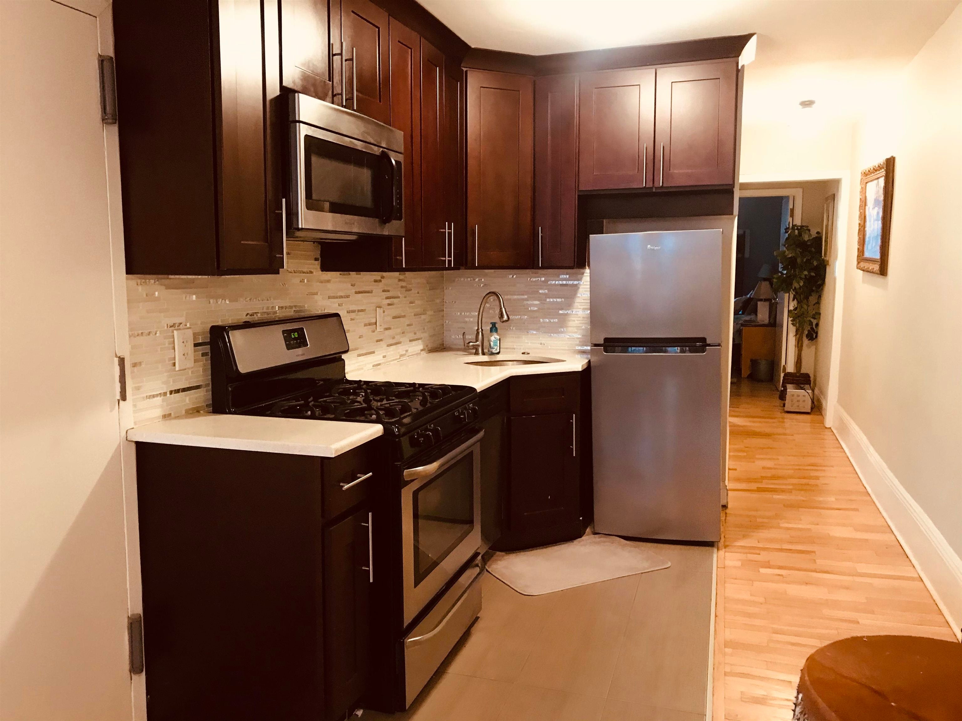 233 GRAND ST 2R