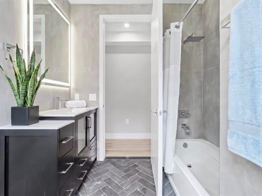 437 OGDEN AVE 2R