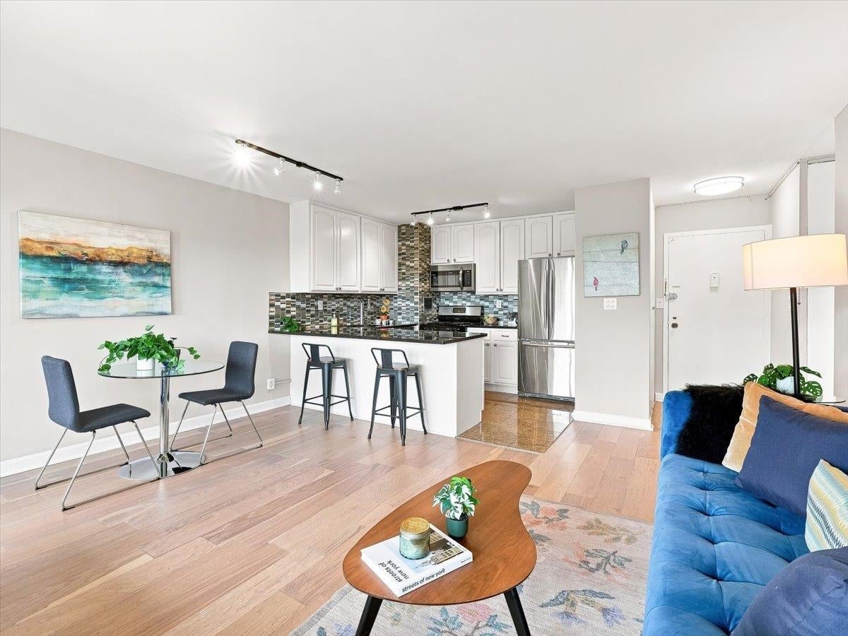 135 MONTGOMERY ST 8B