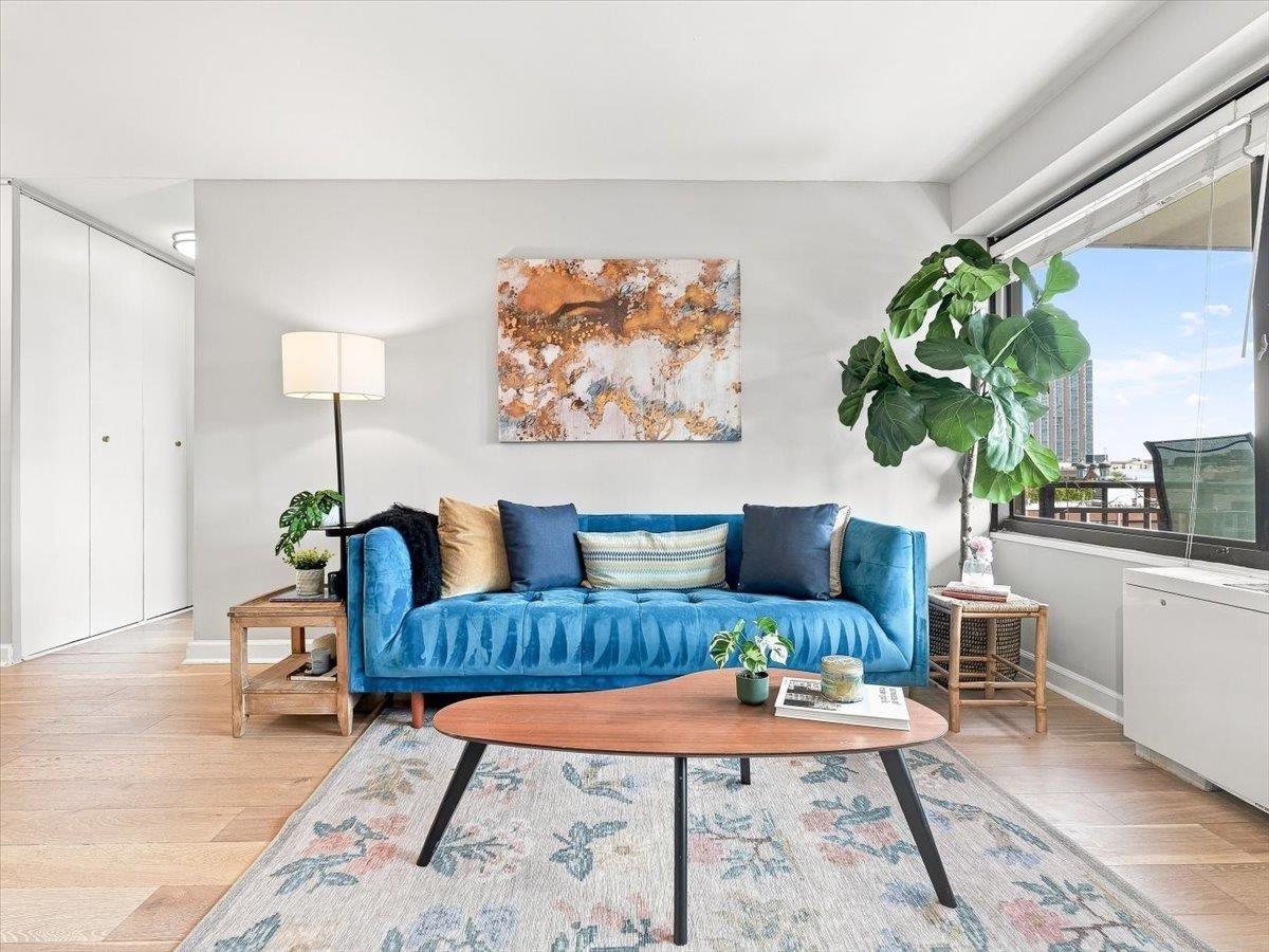 135 MONTGOMERY ST 8B