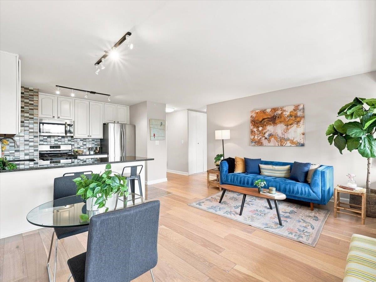 135 MONTGOMERY ST 8B