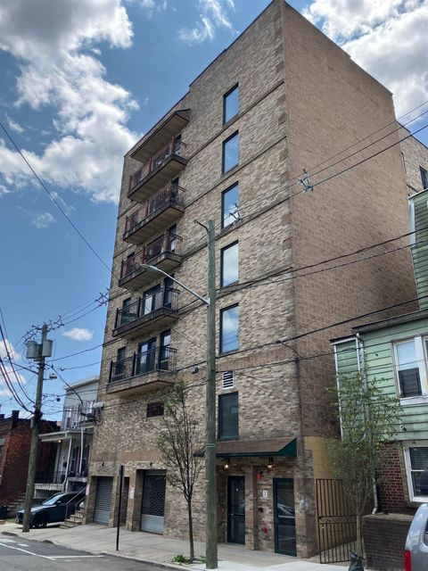 Condo For Sale - 315 7th St #701<br/> Union City, NJ 07087