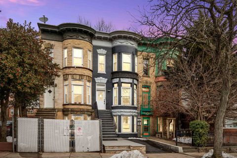 52 BRINKERHOFF ST Jersey City NJ 07304