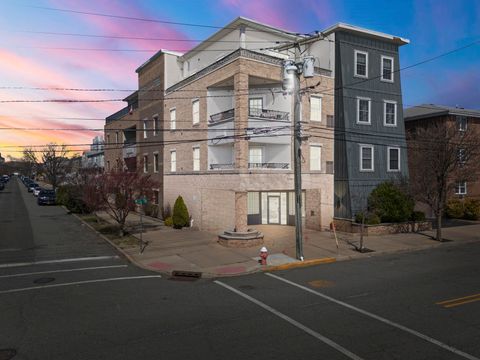 63 West 1st St Unit 201, Bayonne, NJ 07002 - MLS#: 250005357
