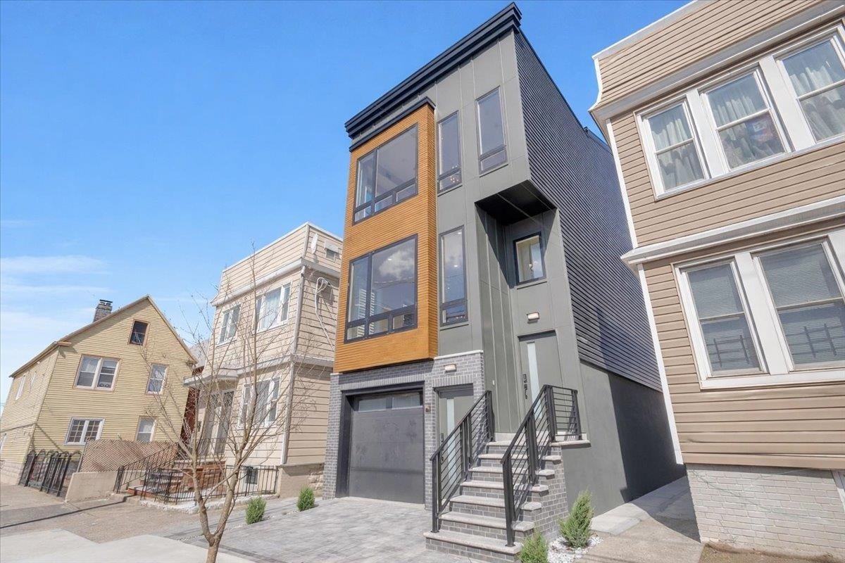 Search Homes 1 206 CLENDENNY AVE 1