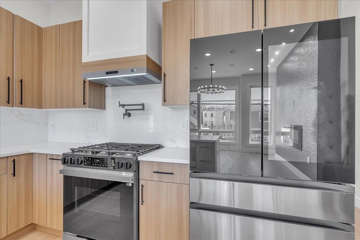 Search Homes 4 206 CLENDENNY AVE 1