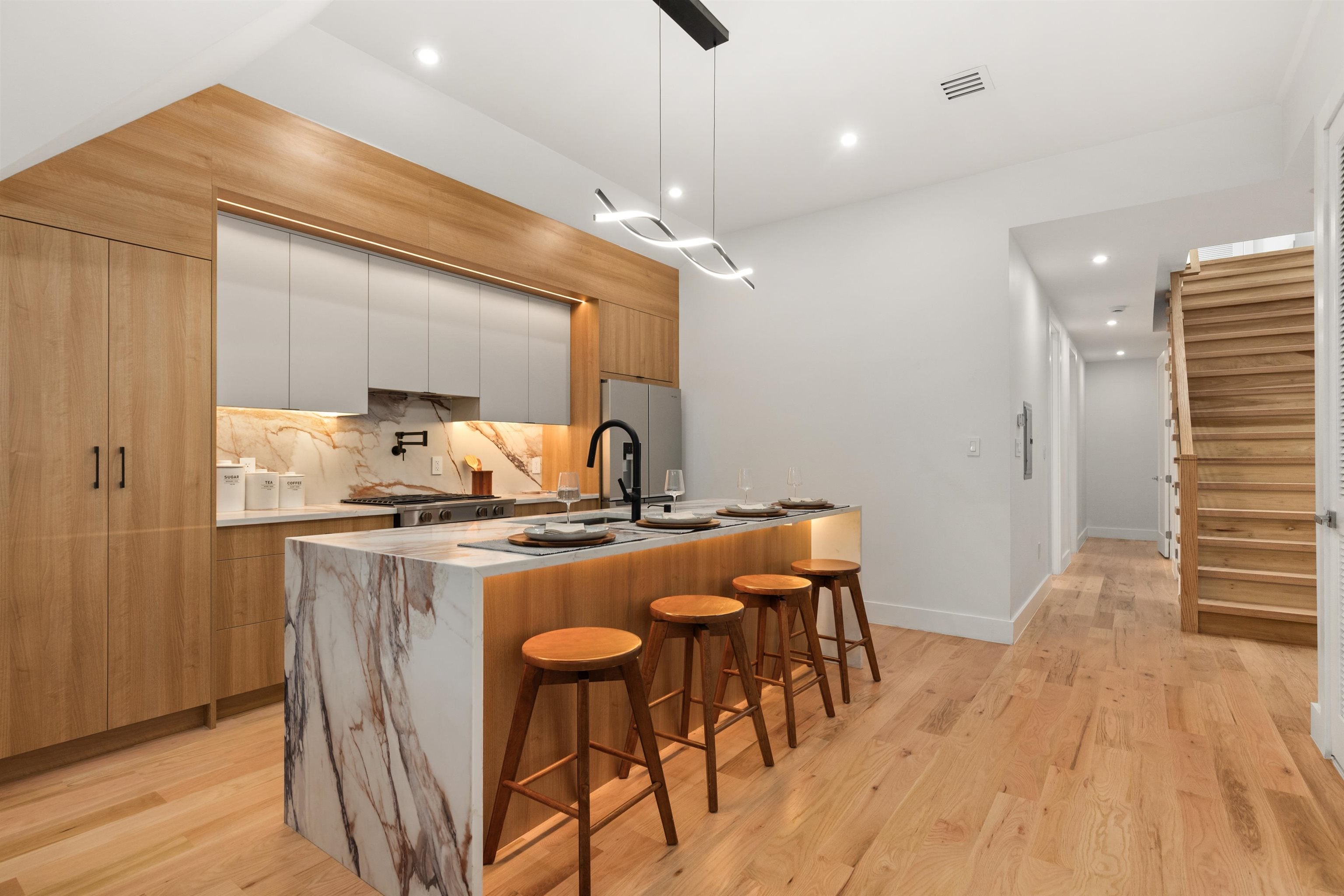 85 SHERMAN PL Residence 02
