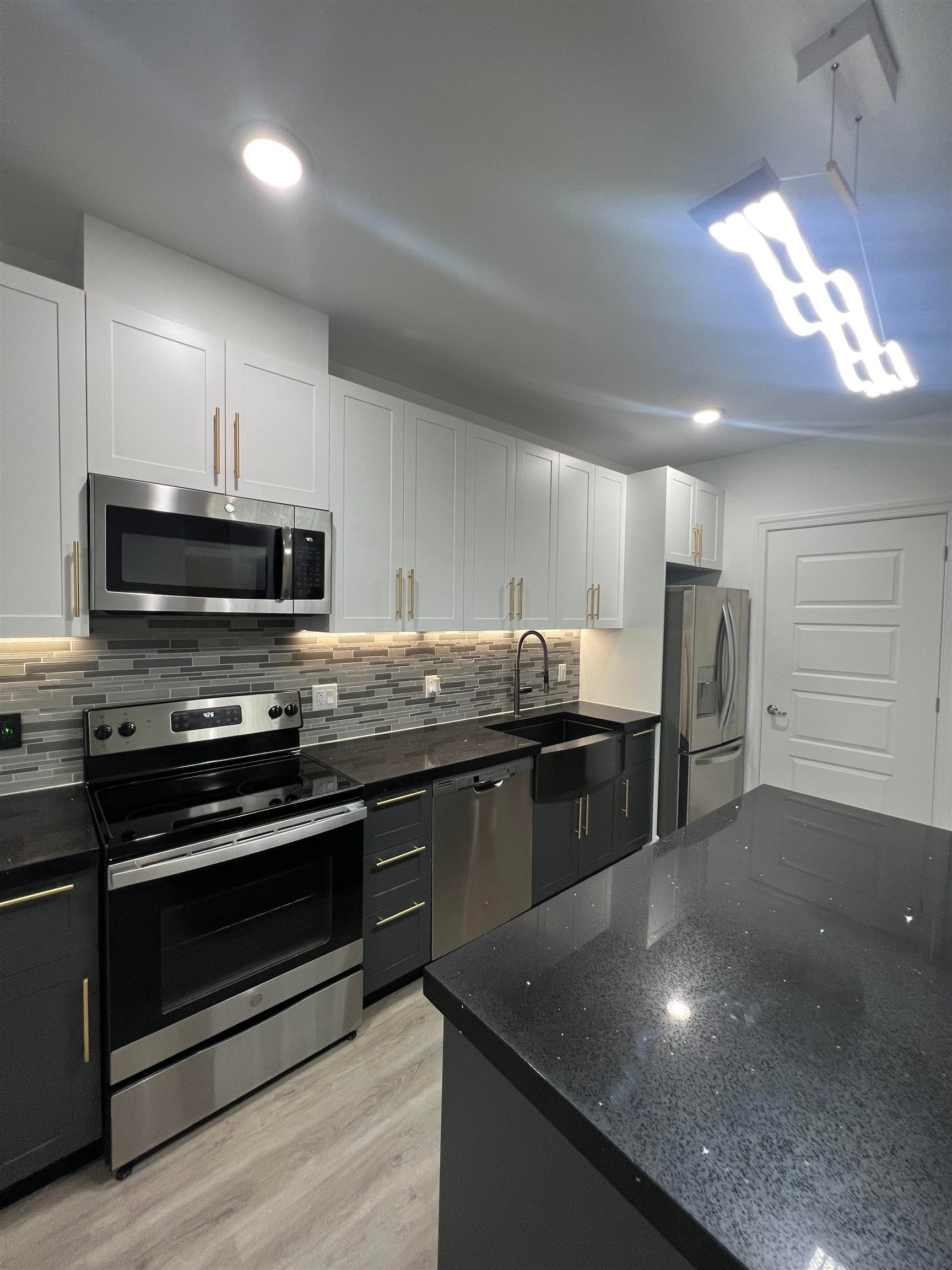 211 BALDWIN AVE 207 - Photo 3