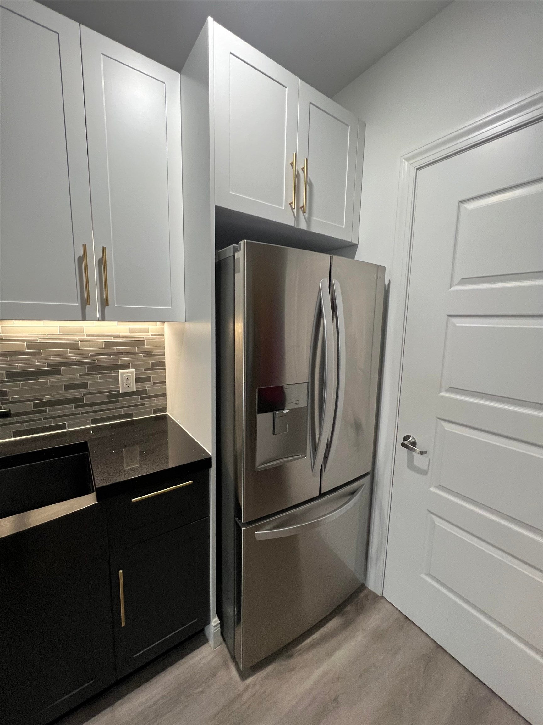 211 BALDWIN AVE 207 - Photo 4