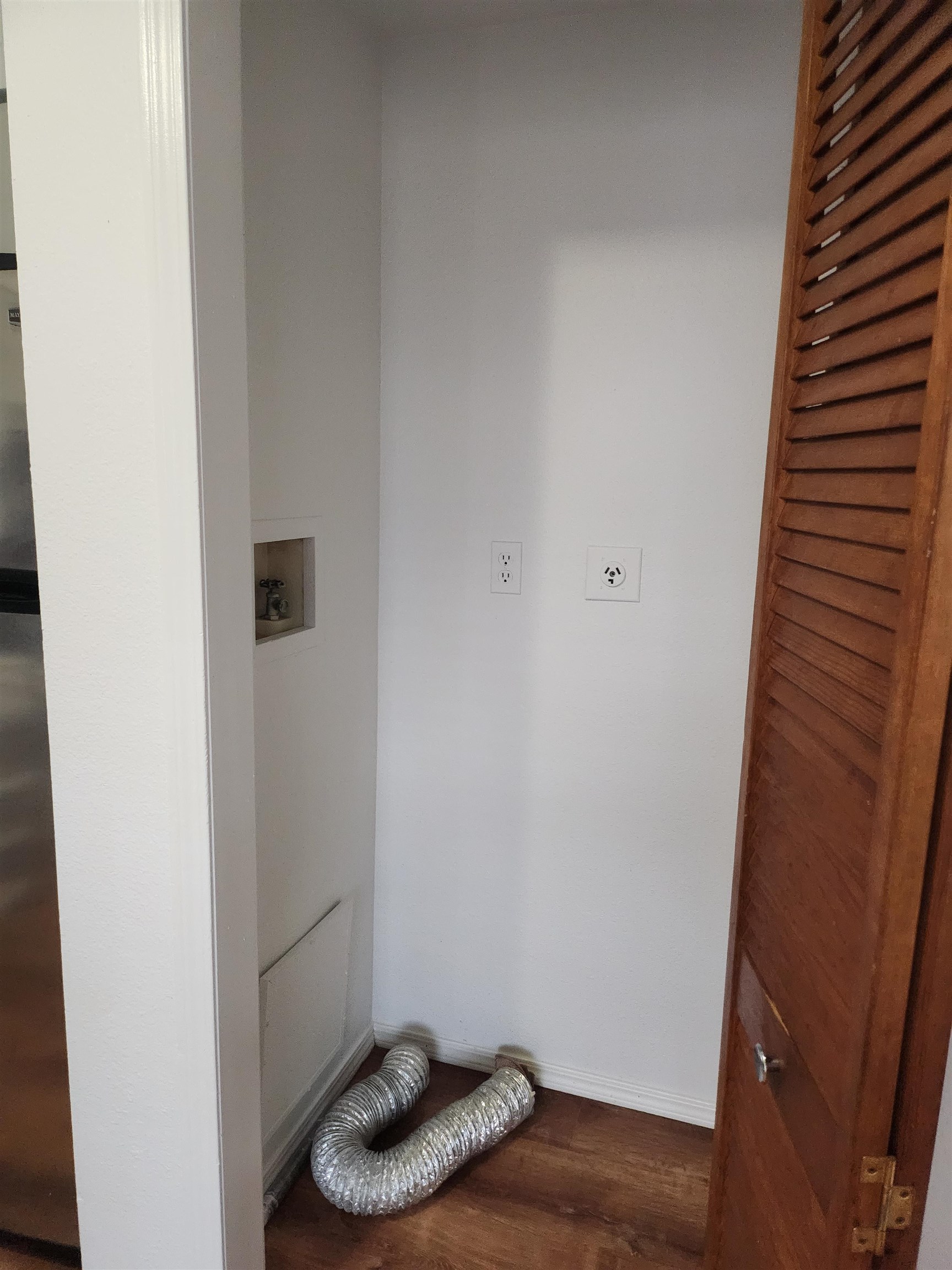 Jersey City, Bergen-Lafayett, New Jersey 07304, United States, 3 Bedrooms Bedrooms, ,1 BathroomBathrooms,Residential,Pending,23276