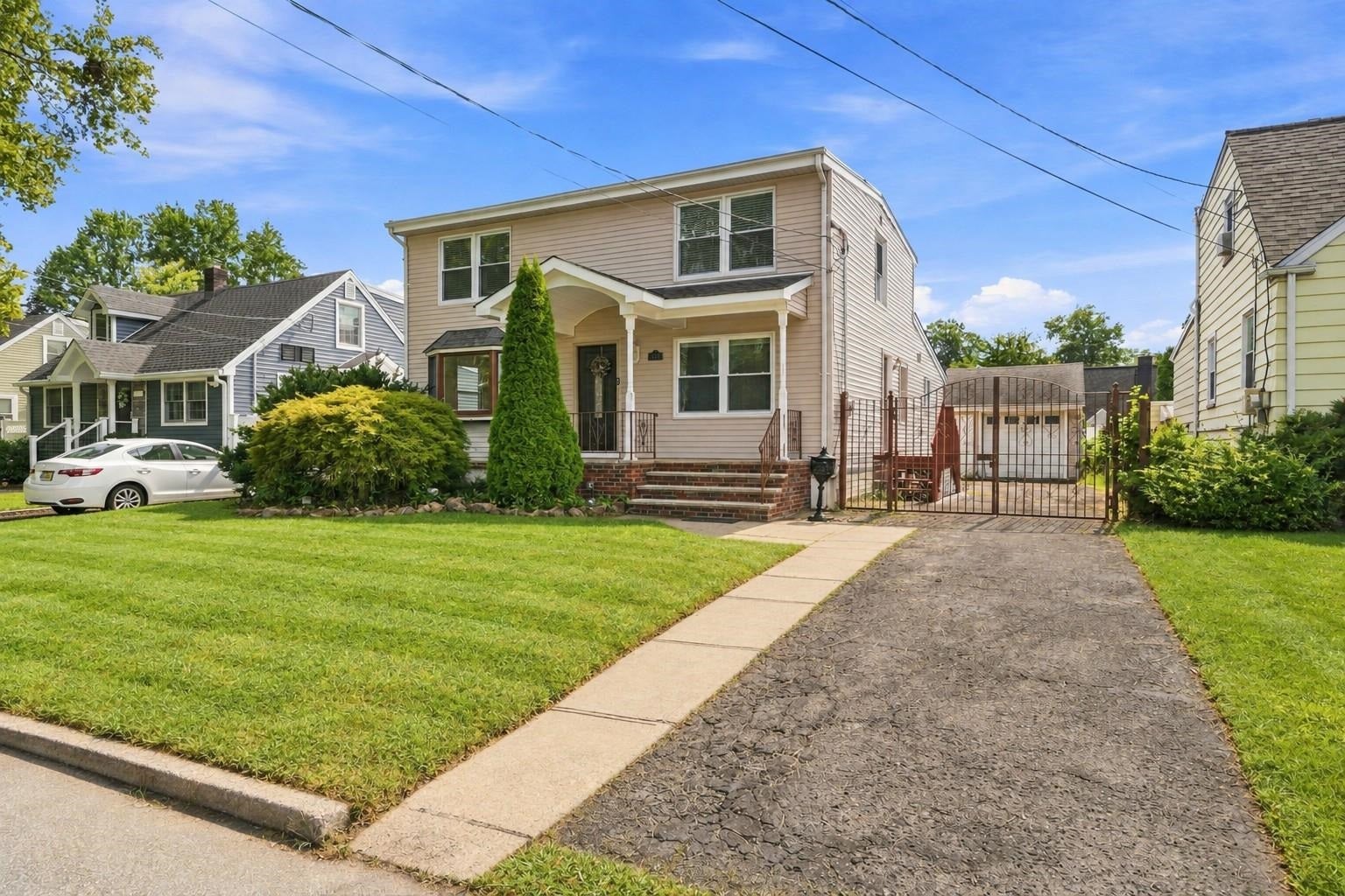 1138 MAYFAIR DR