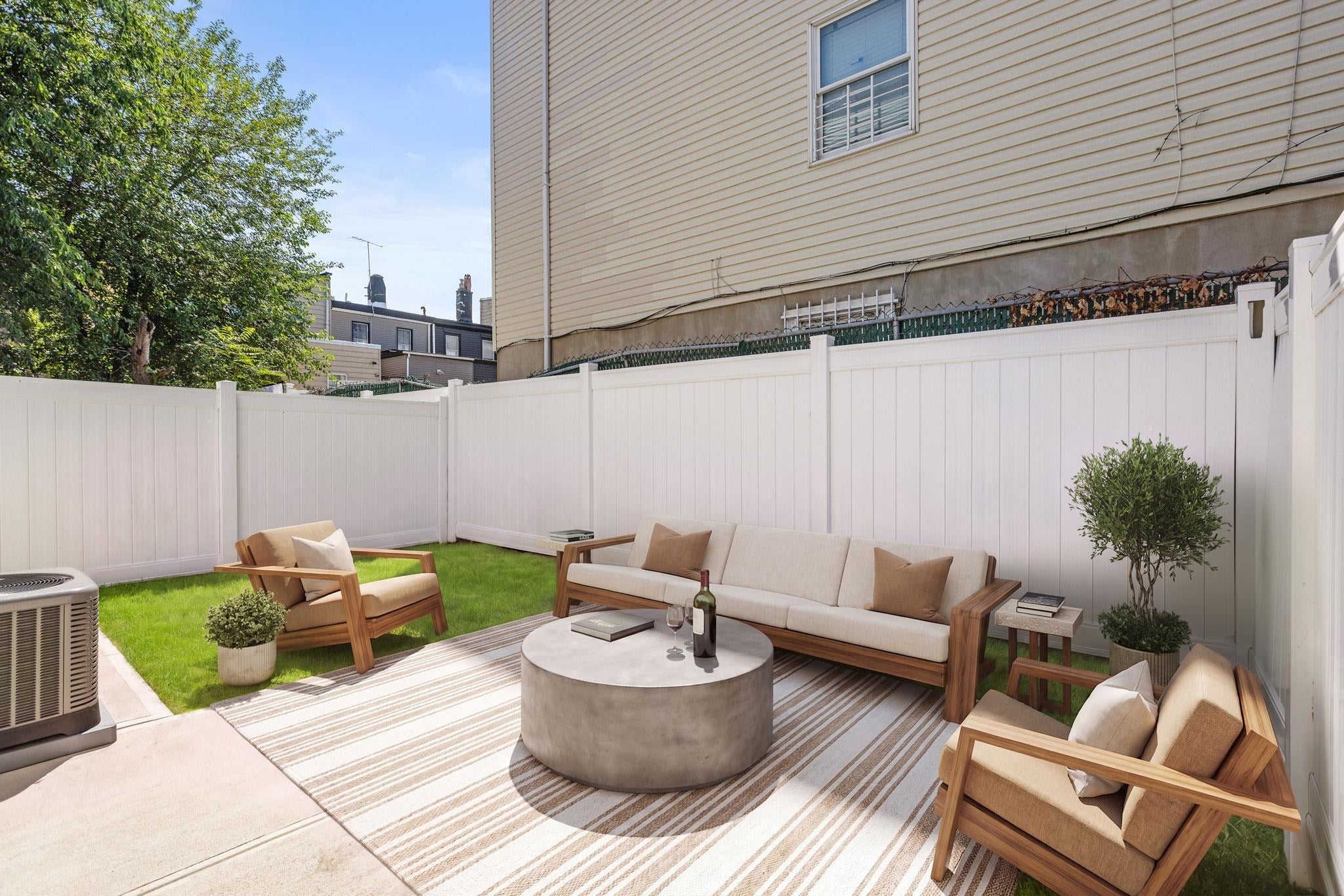 1001 SUMMIT AVE 1