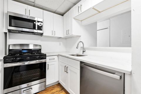 Condo For Sale - 227 Christopher Columbus Dr #332B<br/> Hudson County, Jersey City, NJ 07302