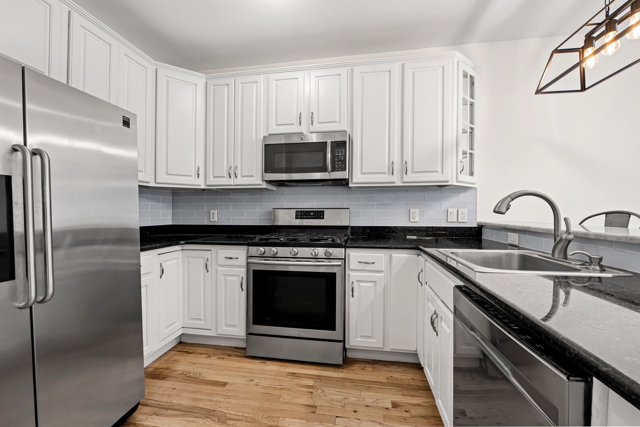 81 MONROE ST 2