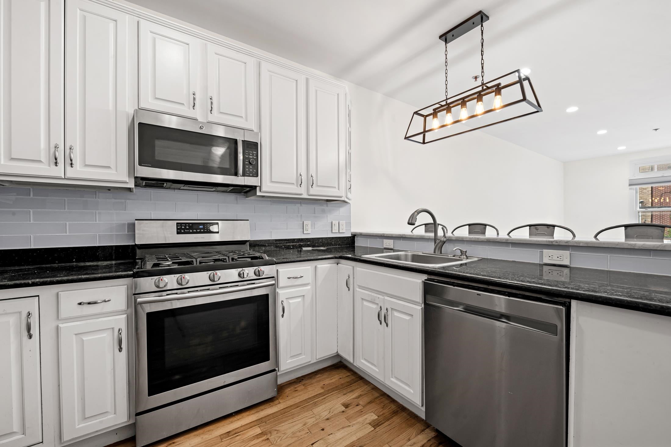 81 MONROE ST 2