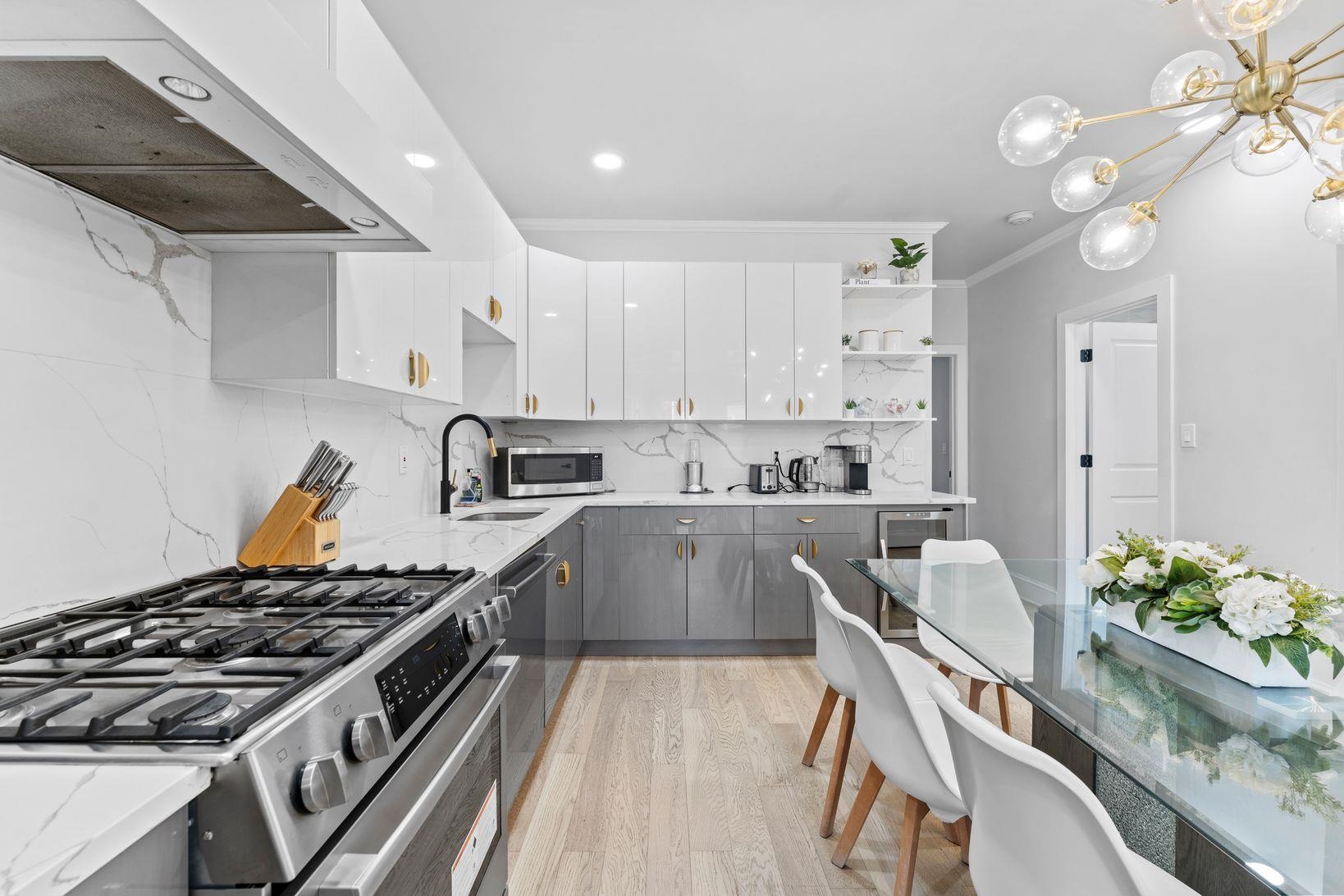 16 ROMAINE AVE