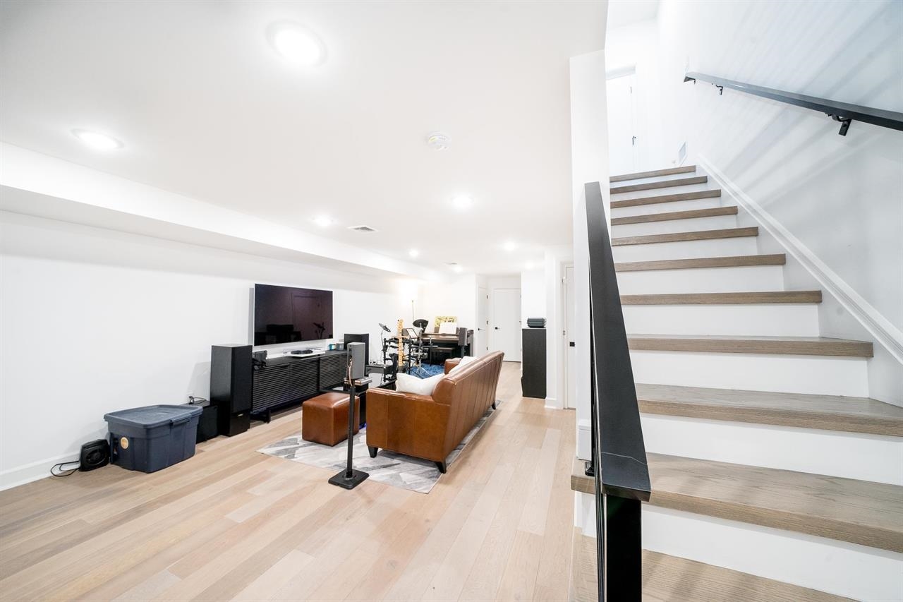 496 Undercliff Ave #A, Edgewater, New Jersey image 3