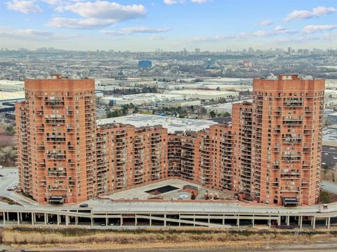 811 Harmon Cove Tower Unit 811, Secaucus, NJ 07094 - MLS#: 240006414