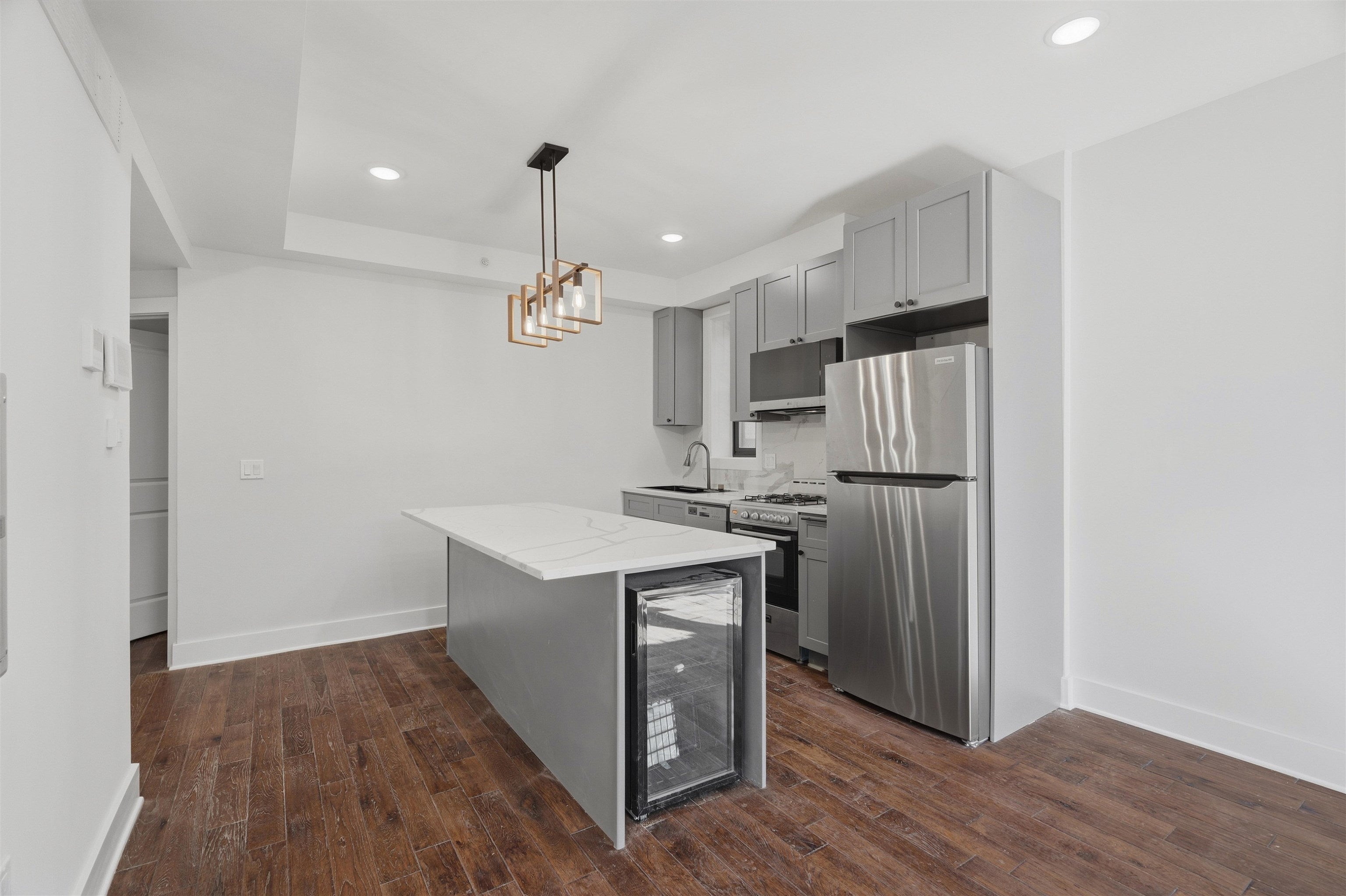 104 GLENWOOD AVE 200