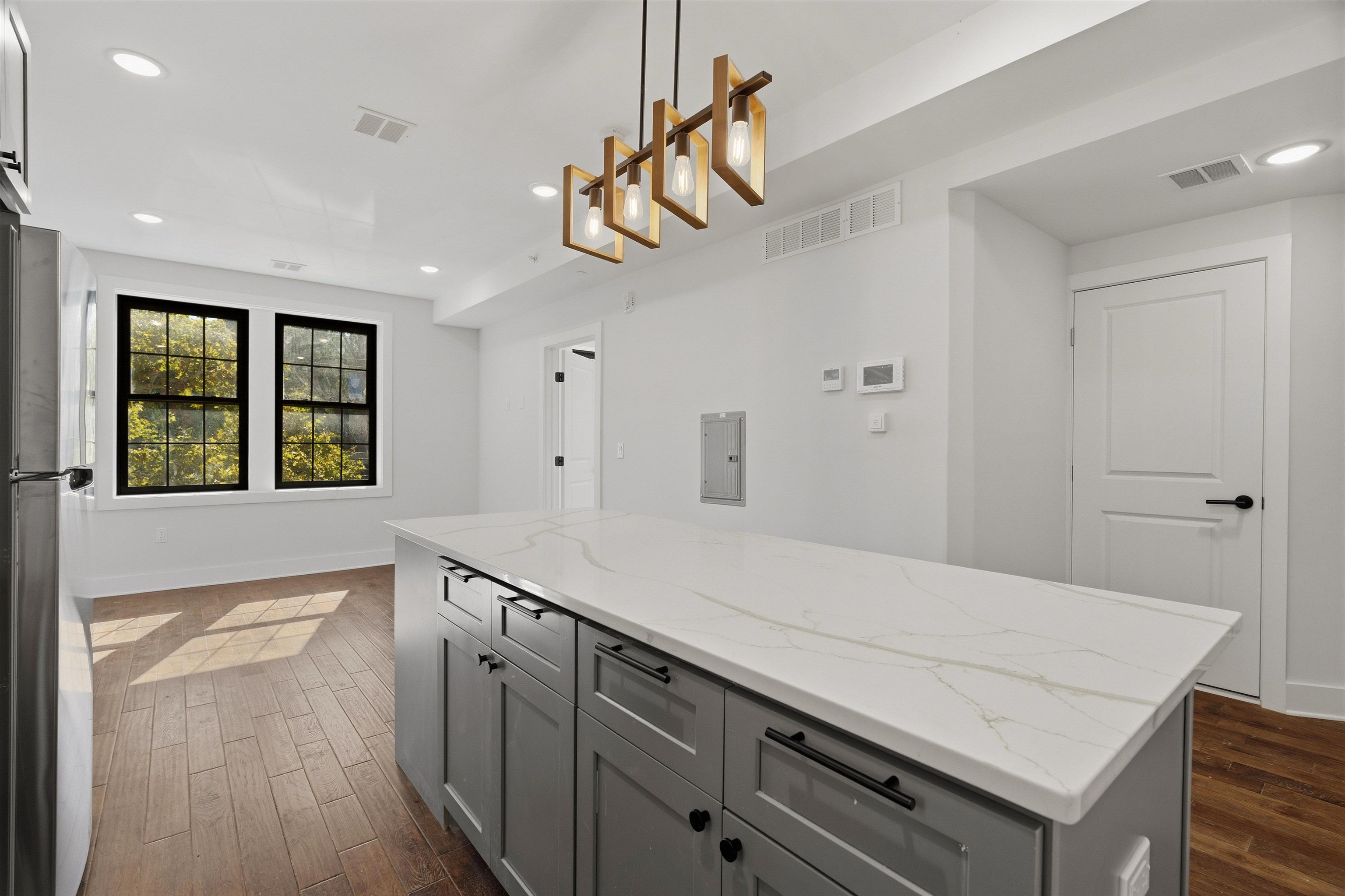104 GLENWOOD AVE 200