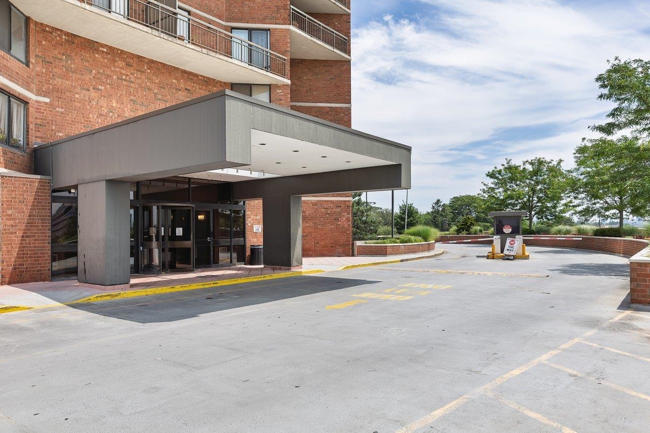 1705 HARMON COVE TOWER 1705