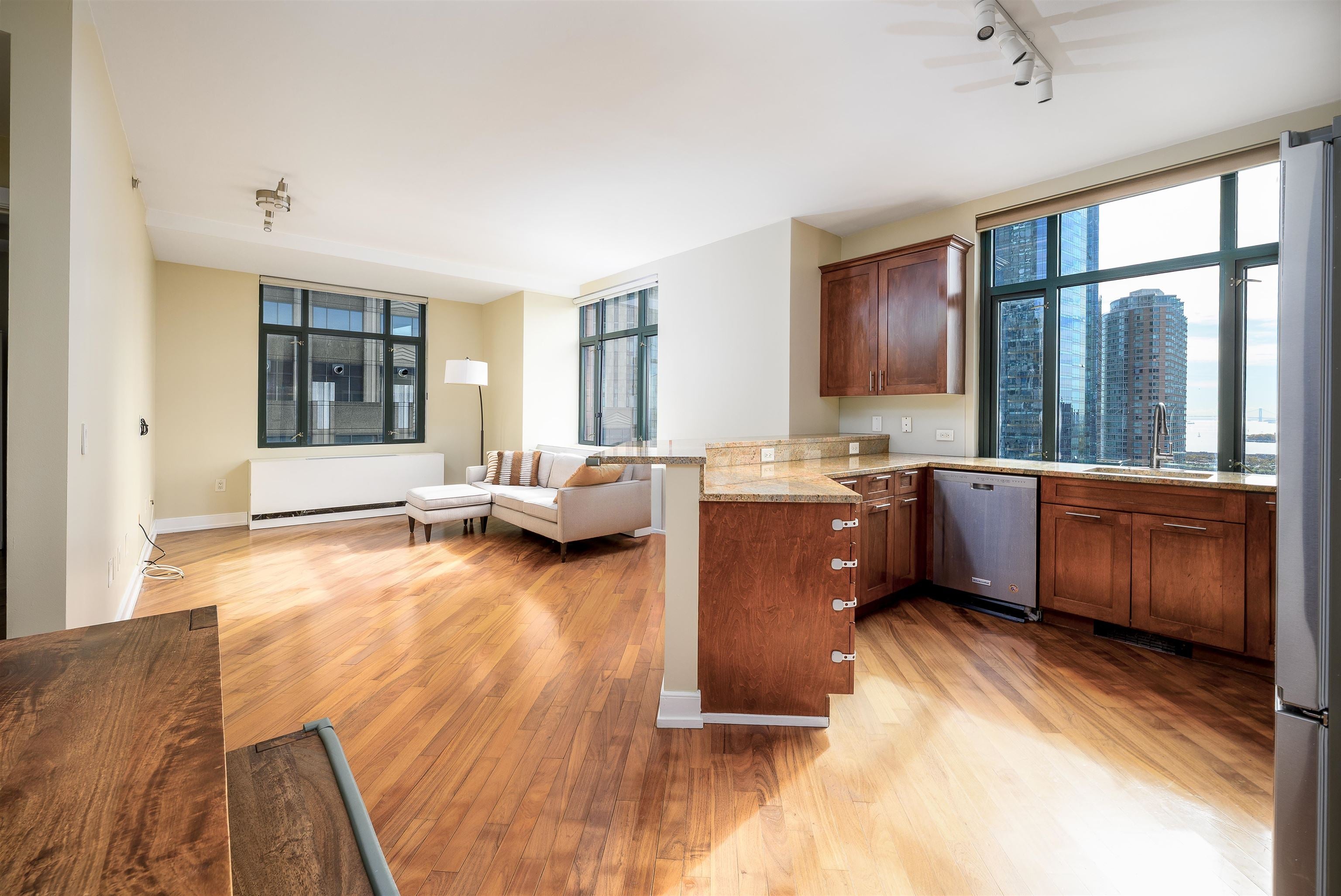 105 GREENE ST 1604